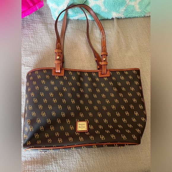 Dooney&Bourke - Picture 2 of 2